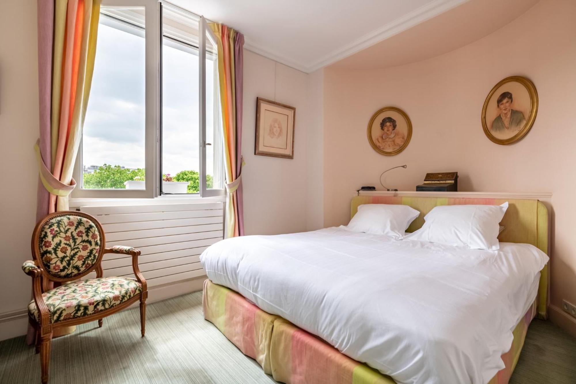 Apartment Veeve - A Romance In Rouge *